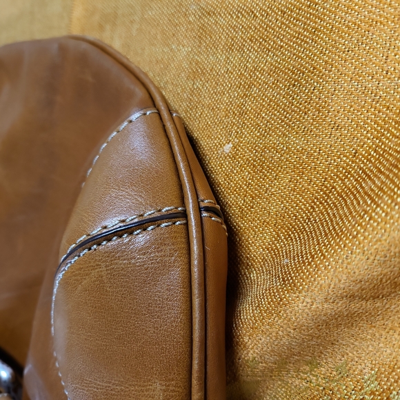 Is Michael Kors Hutton purse Includes dust bag. - Picture 8 of 8